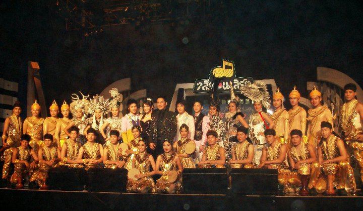 พี่เอกรัตน์...... หนุ่มหล่อจาก.....ศรีวิชัยโชว์