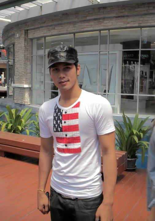 พี่เอกรัตน์...... หนุ่มหล่อจาก.....ศรีวิชัยโชว์