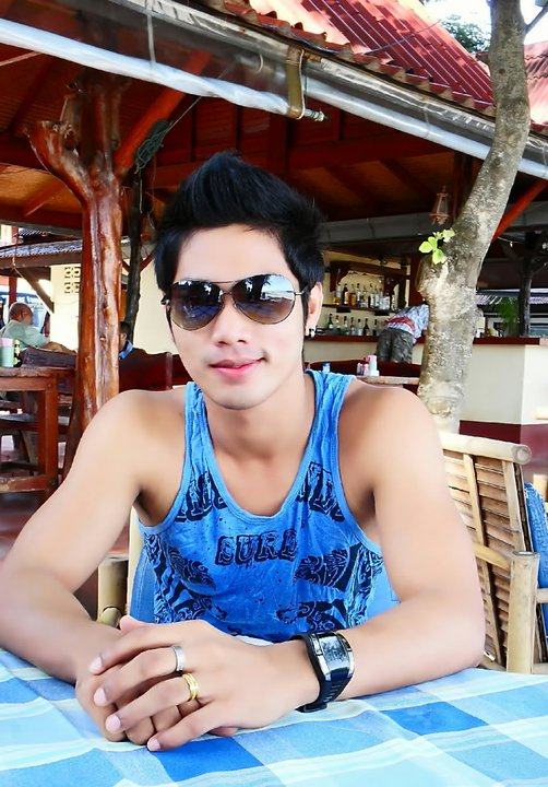 พี่เอกรัตน์...... หนุ่มหล่อจาก.....ศรีวิชัยโชว์