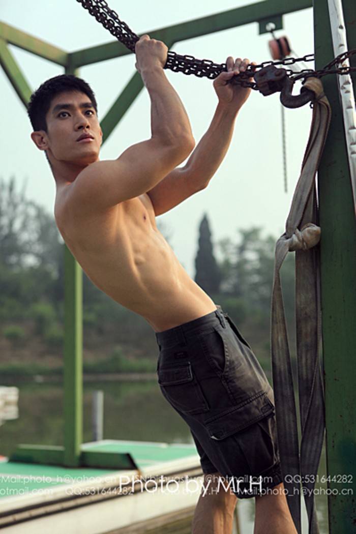 หนุ่มจีนสุดหล่อมาเต็มเซ็ต