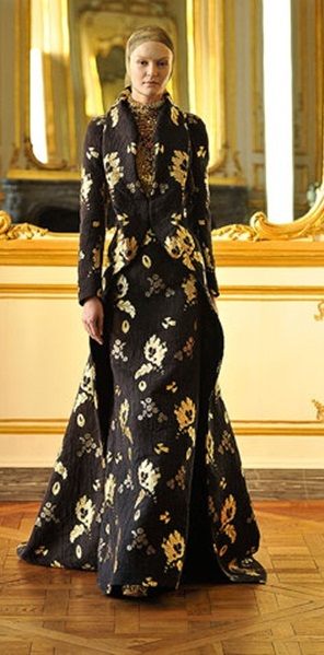 Alexander McQueen - Fall Winter 2010/2011