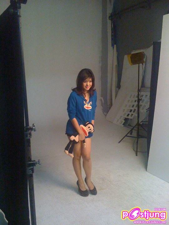 (หนูนา) ภาพเบื้องหลังถ่ายแบบ Her Wolrd january 2011