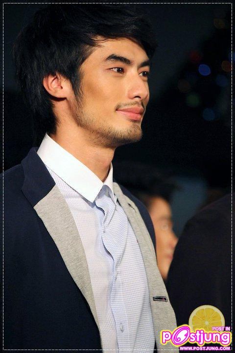 บอย ปกรณ์ เดินแบบงานUber chic spring summer fashion 2011