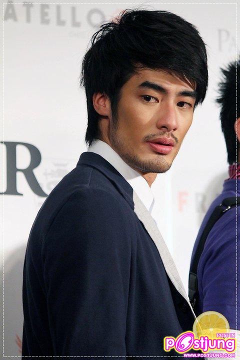 บอย ปกรณ์ เดินแบบงานUber chic spring summer fashion 2011