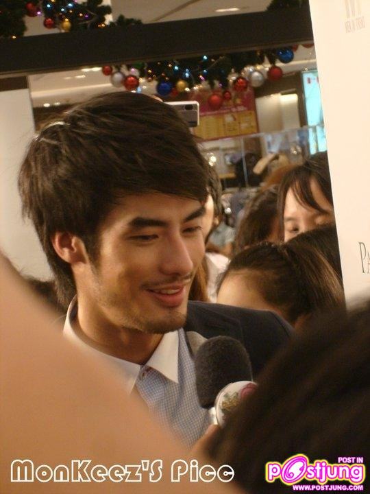 บอย ปกรณ์ เดินแบบงานUber chic spring summer fashion 2011