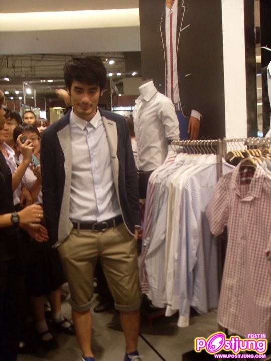 บอย ปกรณ์ เดินแบบงานUber chic spring summer fashion 2011