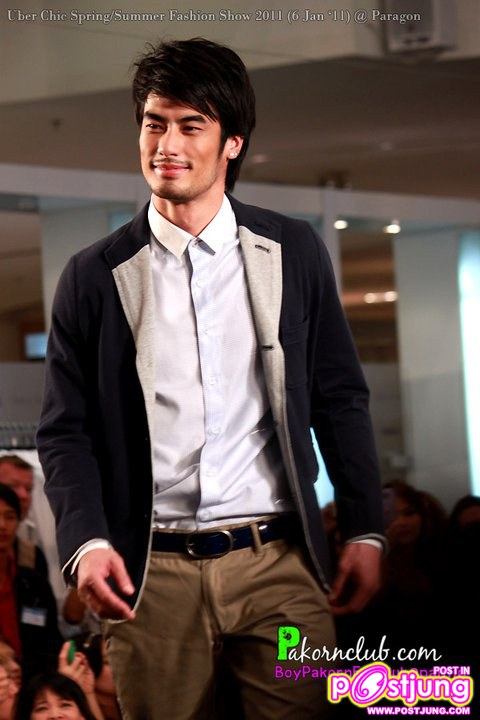 บอย ปกรณ์ เดินแบบงานUber chic spring summer fashion 2011