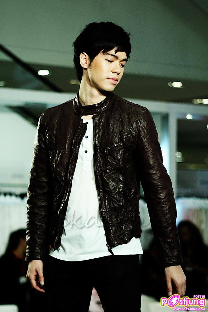 ภาพซ้อมเดินแบบงานUber chic spring summer fashion 2011