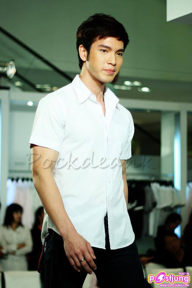 ภาพซ้อมเดินแบบงานUber chic spring summer fashion 2011