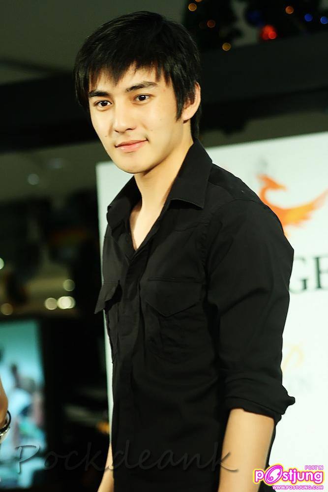 ภาพซ้อมเดินแบบงานUber chic spring summer fashion 2011