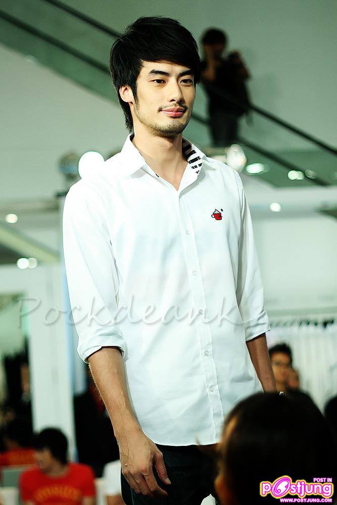 ภาพซ้อมเดินแบบงานUber chic spring summer fashion 2011