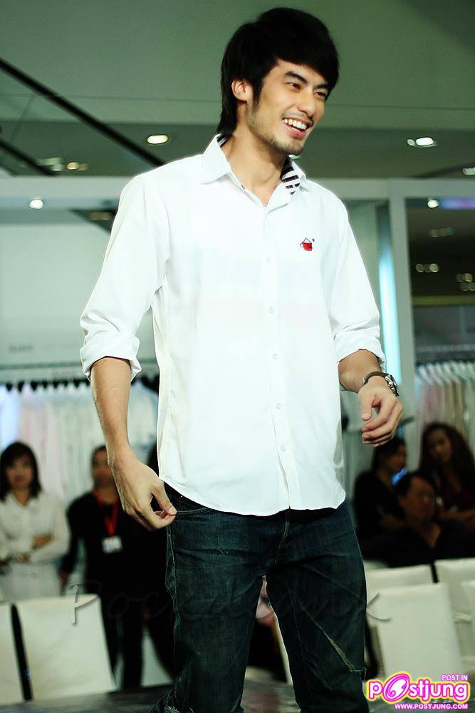 ภาพซ้อมเดินแบบงานUber chic spring summer fashion 2011