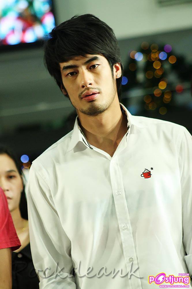 ภาพซ้อมเดินแบบงานUber chic spring summer fashion 2011