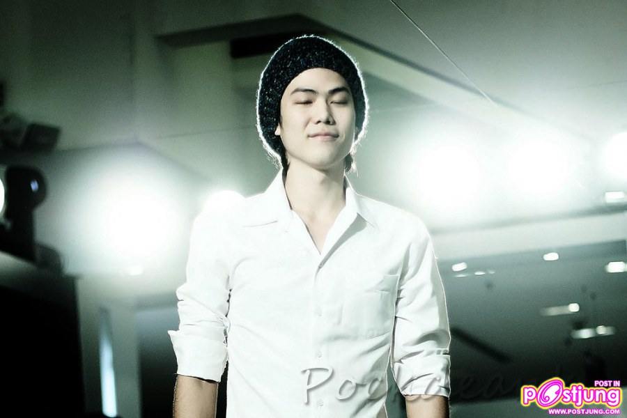 ภาพซ้อมเดินแบบงานUber chic spring summer fashion 2011