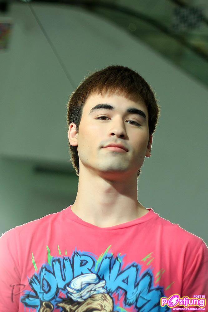 ภาพซ้อมเดินแบบงานUber chic spring summer fashion 2011