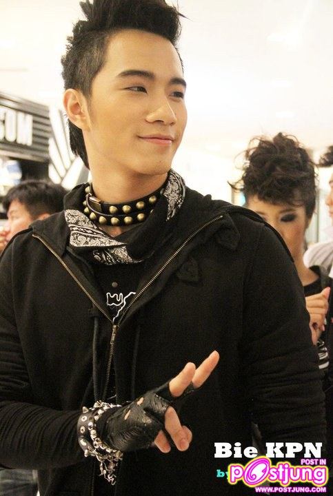 บี้ KPN งานUber chic spring summer fashion 2011