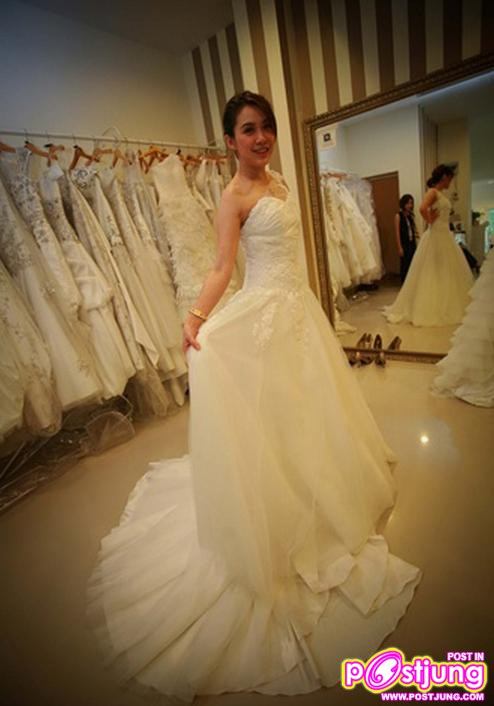 ชุดแต่งงานของ นิหน่า