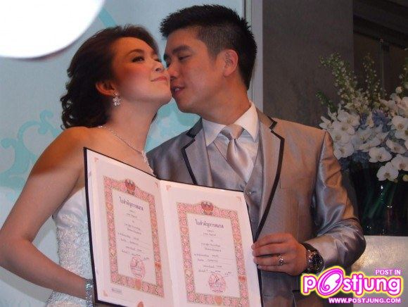 ชุดแต่งงานของ นิหน่า