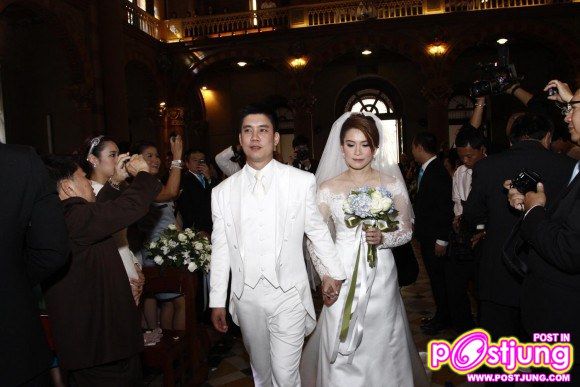 ชุดแต่งงานของ นิหน่า