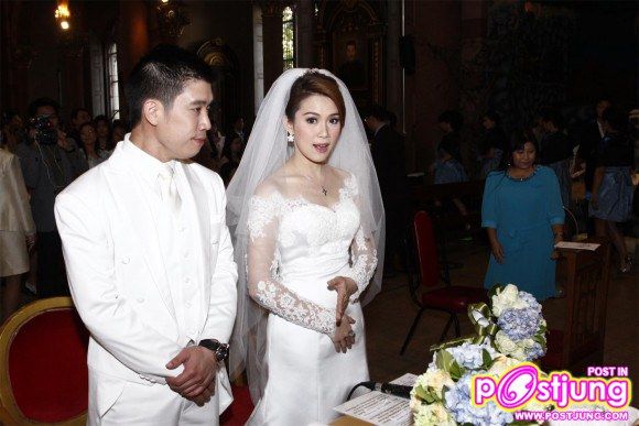 ชุดแต่งงานของ นิหน่า