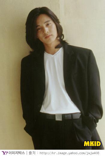 เริ่มไว้ผมยาว