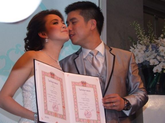 เก็บตก วิวาห์หวานฉ่ำ นิหน่า แบงค์  งานแต่งดาราคู่แรกแห่ง ปี2011