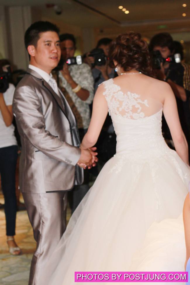 เก็บตก วิวาห์หวานฉ่ำ นิหน่า แบงค์  งานแต่งดาราคู่แรกแห่ง ปี2011