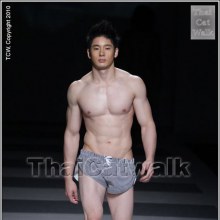 นายแบบบนเวที หล่อออ