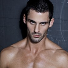 หล่อมากๆ ล่ำด้วย