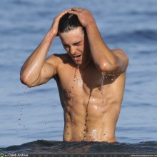 รวมภาพ zac efron ถอดเสื้อ เซ็กซี่มากมายค่ะ