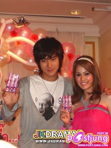 รวมมิตรขวัญถ่ายรูปคู่กับดารา