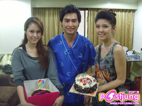 รวมมิตรขวัญถ่ายรูปคู่กับดารา