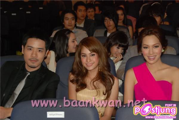 รวมมิตรขวัญถ่ายรูปคู่กับดารา