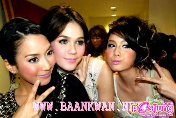 รวมมิตรขวัญถ่ายรูปคู่กับดารา