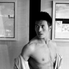 ตี๋ในเซ็ตขาวดำ