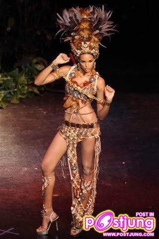 Ada ชุดประจำชาติ