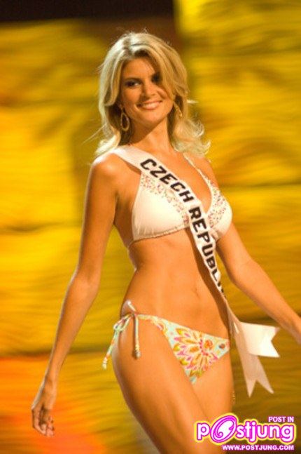 Lveta Lutovska ชุดว่ายน้ำ