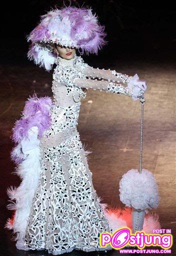 Stefania ชุดประจำชาติ