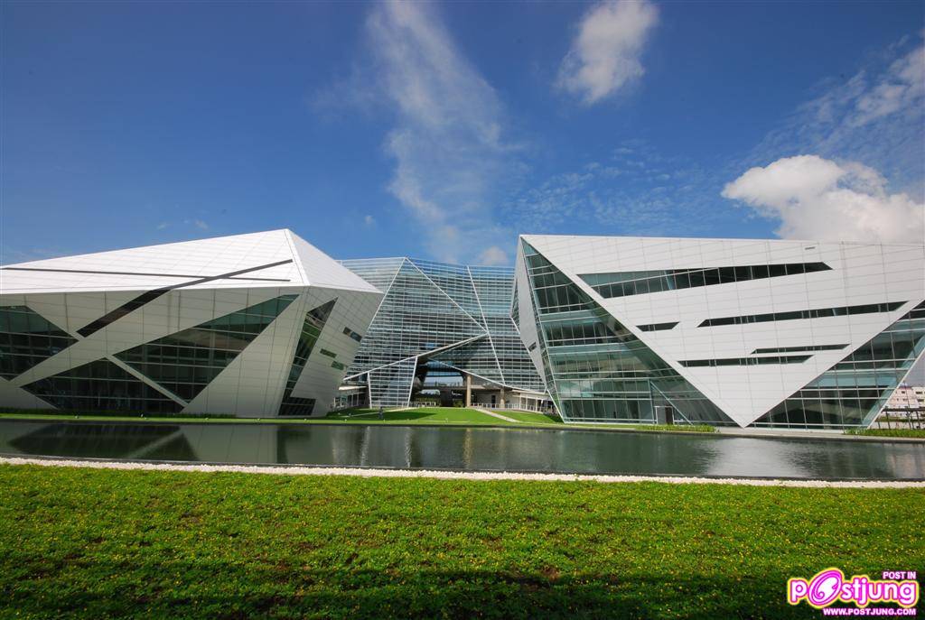 ตึกเพชร ม.กรุงเทพ