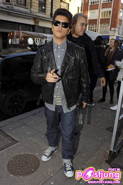นาทีนี้คงไม่มีคนที่ไม่รู้จักเขา...Bruno Mars