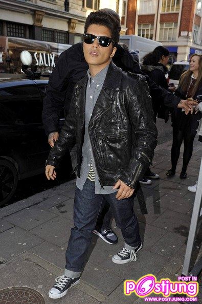 นาทีนี้คงไม่มีคนที่ไม่รู้จักเขา...Bruno Mars