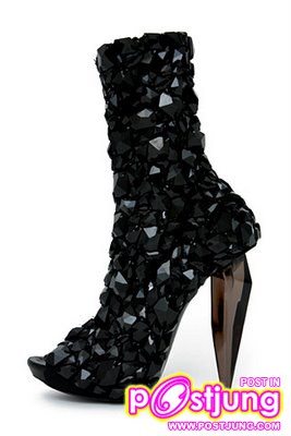 รองเท้าแปลกๆ