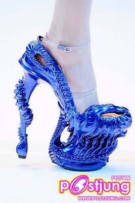 รองเท้าแปลกๆ