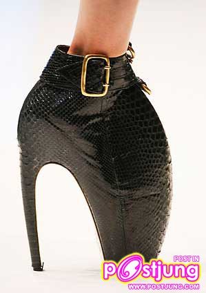 รองเท้าแปลกๆ