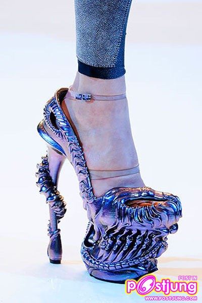 รองเท้าแปลกๆ