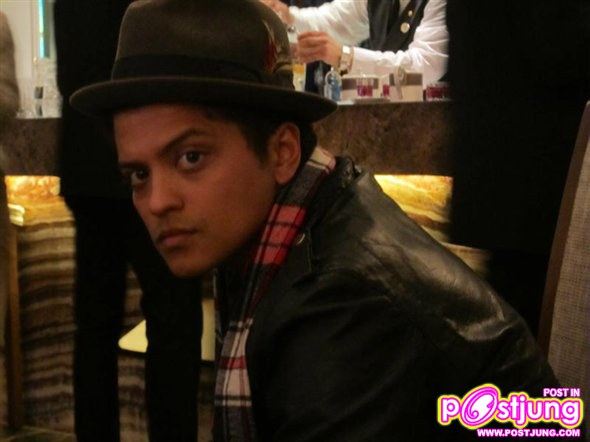 Bruno Mars เป็นใครอยากรู้เข้ามา