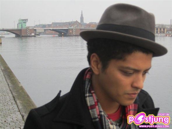 Bruno Mars เป็นใครอยากรู้เข้ามา