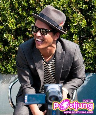 Bruno Mars เป็นใครอยากรู้เข้ามา