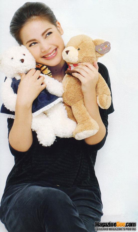 Yaya Urassaya Sperbuen.