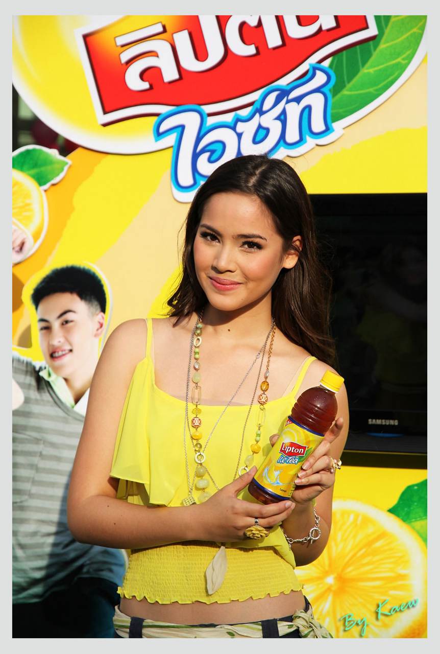 Yaya Urassaya Sperbuen.